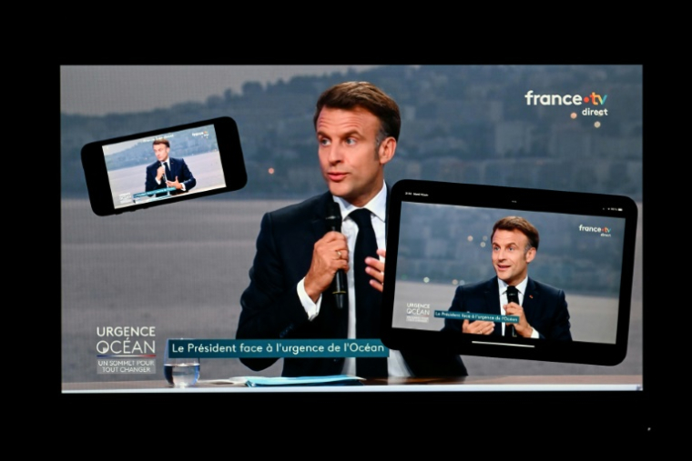 Le président Emmanuel Macron lors de l'émission télévisée "Urgence océan: un sommet pour tout changer"sur France 2, en marge de la conférence Unoc3, le 10 juin 2025 à Nice ( AFP / SEBASTIEN BOZON )