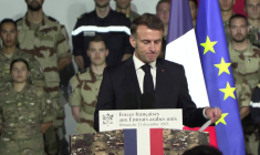 Emmanuel Macron donne le coup d'envoi de la construction d'un nouveau porte-avions