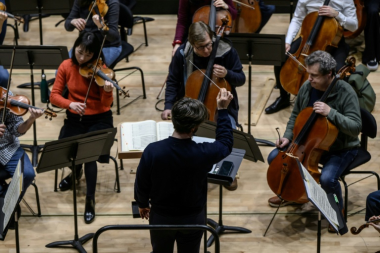 Des musiciens de l'orchestre de Toulouse lors d'une répétition à laquelle assistent des patients psychiatriques à Toulouse, le 10 février 2026 ( AFP / Ed JONES )