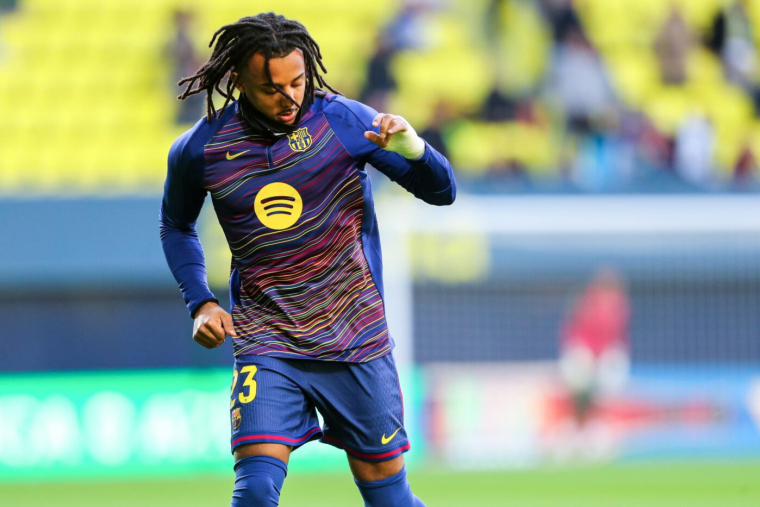 Jules Koundé fête Noël en faisant un foot au Bénin