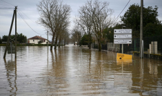 La Garonne en crue à Tonneins, dans le Lot-et-Garonne, le 13 février 2026 ( AFP / Christophe ARCHAMBAULT )
