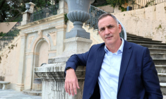 Le président autonomiste du conseil exécutif de Corse, Gilles Simeoni, le 26 février 2026 à Bastia ( AFP / Pascal POCHARD-CASABIANCA )