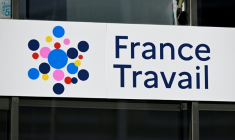 Chez France Travail, les outils fonctionnant avec l'intelligence artificielle se multiplient, avec l'objectif, assure la direction, de permettre aux agents de se concentrer sur les relations humaines et d'améliorer le retour à l'emploi ( AFP / Jean-Christophe VERHAEGEN )