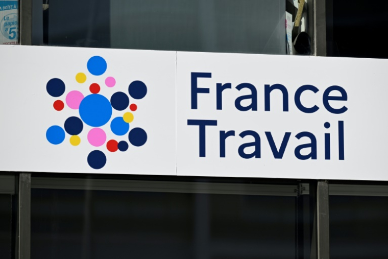 Chez France Travail, les outils fonctionnant avec l'intelligence artificielle se multiplient, avec l'objectif, assure la direction, de permettre aux agents de se concentrer sur les relations humaines et d'améliorer le retour à l'emploi ( AFP / Jean-Christophe VERHAEGEN )