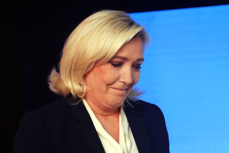 MACRON EST DEVENU "UN PRÉSIDENT MINORITAIRE", DIT MARINE LE PEN