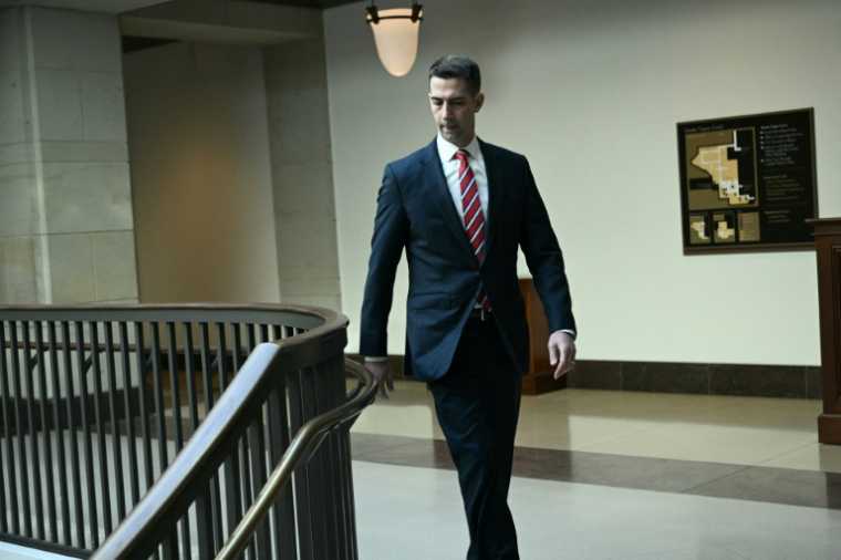 Le sénateur républicain Tom Cotton au Capitole de Washington, le 10 mars 2026 ( AFP / Brendan SMIALOWSKI )