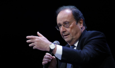 François Hollande à Paris, le 11 avril 2026. ( AFP / IAN LANGSDON )