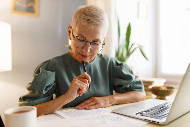 Le relevé de situation individuelle (RIS) : comment le lire et pourquoi le vérifier avant 50 ans ? / iStock.com - shurkin_son