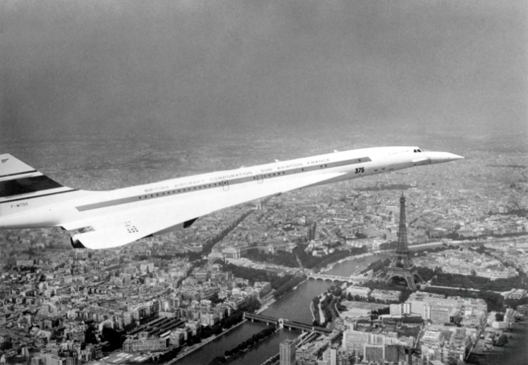 Le prototype du Concorde 001, l'avion supersonique franco-britannique, survole Paris, le 11 juin 1969 ( AFP / - )