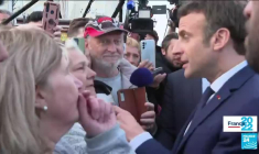 Présidentielle 2022 : Emmanuel Macron "prêt à discuter" et ouvert à un référendum sur la réforme des retraites