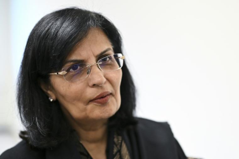 la directrice générale de Gavi, Sania Nishtar, le 11 avril 2025 à Genève ( AFP / Fabrice COFFRINI )