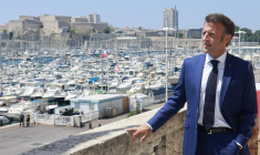Emmanuel Macron à Marseille le 26 juin. ( POOL / GUILLAUME HORCAJUELO )