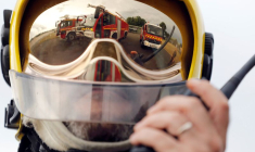 DES CENTAINES DE POMPIERS MOBILISÉS FACE À UN FEU DE FORÊT DANS LE VAR