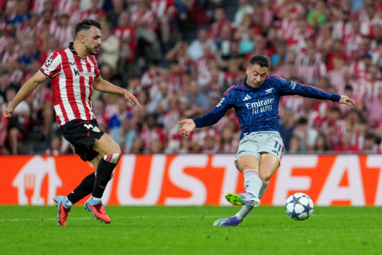 L'attaquant brésilien d'Arsenal Gabriel Martinelli (à droite) lors du match de Ligue des champions contre Bilbao, le 15 septembre 2025 ( AFP / Cesar MANSO )