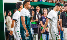 Face aux racistes, il faut saluer le capitaine Mbappé