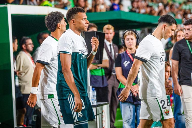 Face aux racistes, il faut saluer le capitaine Mbappé