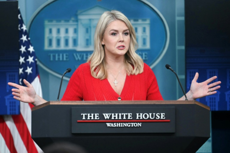 La porte-parole de la Maison Blanche, Karoline Leavitt lors du briefing quotidien à la Maison Blanche, le 29 mai 2025 à Washington ( AFP / Jim WATSON )
