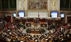 Les débats vont démarrer le 20 octobre en commission des Finances à l'Assemblée, puis vendredi en séance publique, et ils pourraient s'étirer jusqu'au 23 novembre avant leur transmission au Sénat (illustration) ( AFP / THOMAS SAMSON )