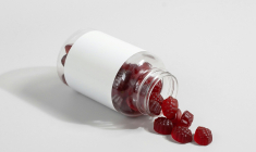 (Unsplash : Pot de Gummies ou compléments alimentaires gélifiés à base de fruits rouges)