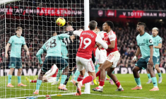 Arsenal gagne sans mettre de buts contre les Wolves