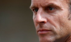 MACRON ÉVOQUE LA POSSIBLE LEVÉE DU PASS OBLIGATOIRE DANS CERTAINS TERRITOIRES