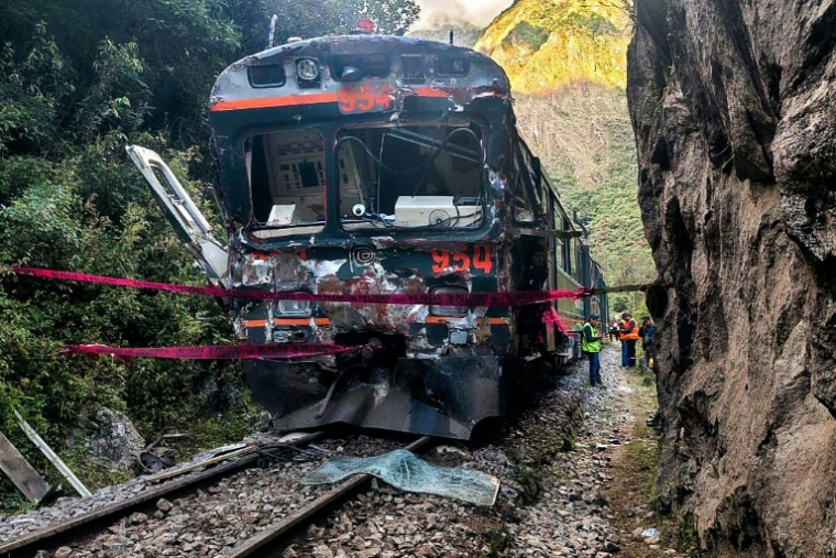 Un des deux trains accidentés sur la ligne du Machu Picchu, au Pérou, le 30 décembre 2025 ( AFP / Carolina Paucar )
