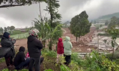 Indonésie: au moins 8 morts et plus de 80 disparus dans un glissement de terrain