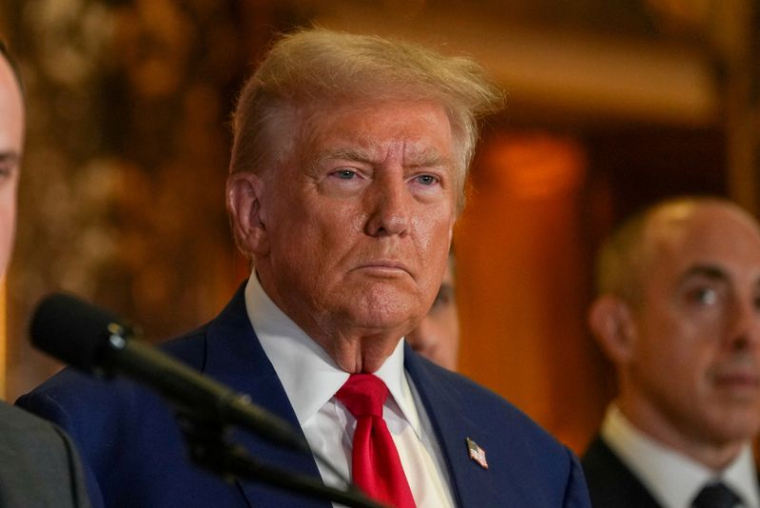 Le candidat républicain à l'élection présidentielle et ancien président des États-Unis, Donald Trump, lors d'une conférence de presse à la Trump Tower, à New York