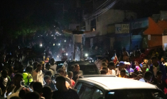 Des supporters haïtiens fêtent la qualification de leur équipe nationale pour la Coupe du monde 2026 dans les rues de la capital Port-au-Prince le 18 novembre 2025. ( AFP / Clarens SIFFROY )