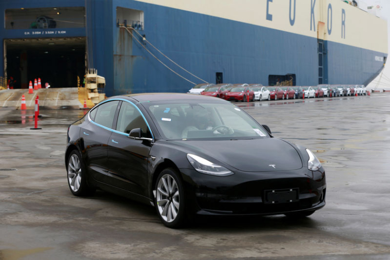 LA MODEL 3 DE TESLA ENFIN COMMERCIALISÉE À 35.000 DOLLARS