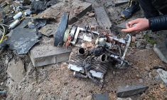 Ukraine: immeuble et voitures endommagés après des frappes de drones sur Kiev