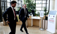 Le ministre délégué au Commerce extérieur, Laurent Saint-Martin, arrive à une réunion entre ministres et acteurs économiques suite aux accords douaniers entre l'Union européenne et les États-Unis à Paris le 30 juillet 2025 ( AFP / Thibaud MORITZ )