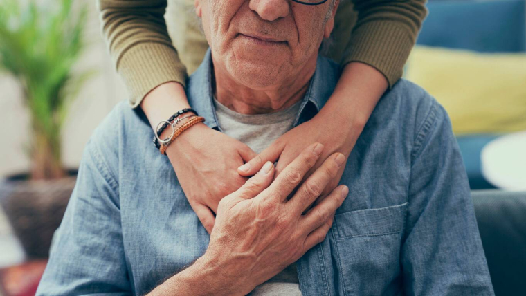 Quelles sont les aides pour un aidant familial ? / iStock.com - seb_ra