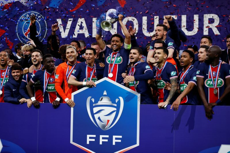 LES FONDS CVC ET BAIN LORGNENT UNE PART DES DROITS DU FOOT FRANÇAIS