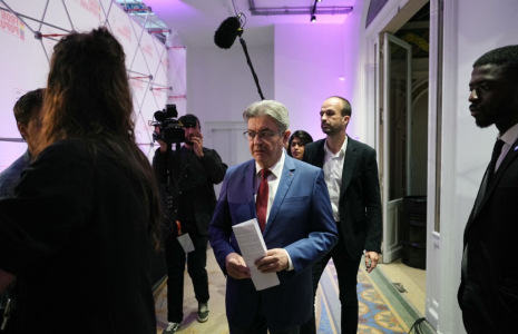 Jean-Luc Mélenchon à Paris, le 30 juin 2024. ( AFP / DIMITAR DILKOFF )