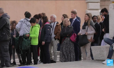 Pâques: le pape François plaide pour la paix et salue les fidèles