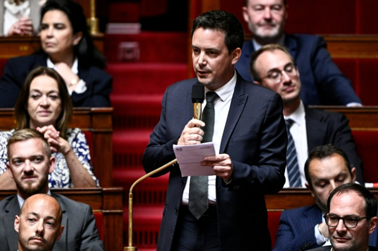 Le député du Rassemblement national Yoann Gillet s'exprime lors d'une séance de questions au gouvernement, le 20 mai 2025 à Paris ( AFP / JULIEN DE ROSA )