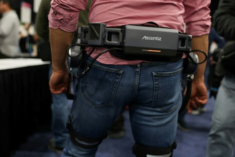 Démonstration de l'exosquelette modulaire Ascentiz en amont du salon de la technologie grand public CES le 4 janvier 2026 à Las Vegas ( AFP / Patrick T. Fallon )