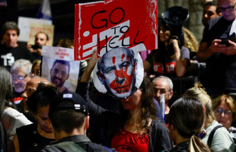 Des manifestants se rassemblent contre le Premier ministre israélien Benjamin Netanyahu près de sa résidence à Jérusalem