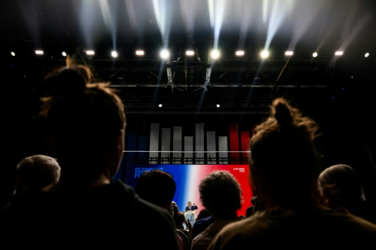 Jean-Luc Melenchon en meeting à Cournon d’Auvergne dans le Puy-de-Dôme, le 11 octobre 2026 ( AFP / JEFF PACHOUD )