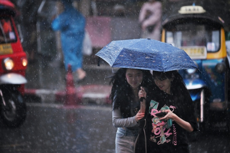 Pluie torrentielle à Bangkok, le 25 septembre 2026 ( AFP / Lillian SUWANRUMPHA )
