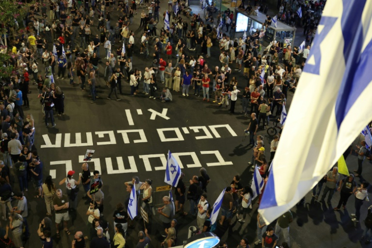Manifestation anti-gouvrnementale et pour réclamer la libération des otages retenus à Gaza, à Tel-Aviv le 24 mai 2025 ( AFP / Jack GUEZ )