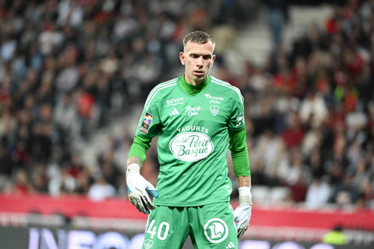 Marco Bizot met les voiles et rallie la Premier League