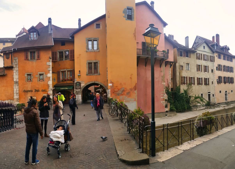 Locations de biens meublés / moins d’abattement, plus de taxes...-iStock-oliver de la haye