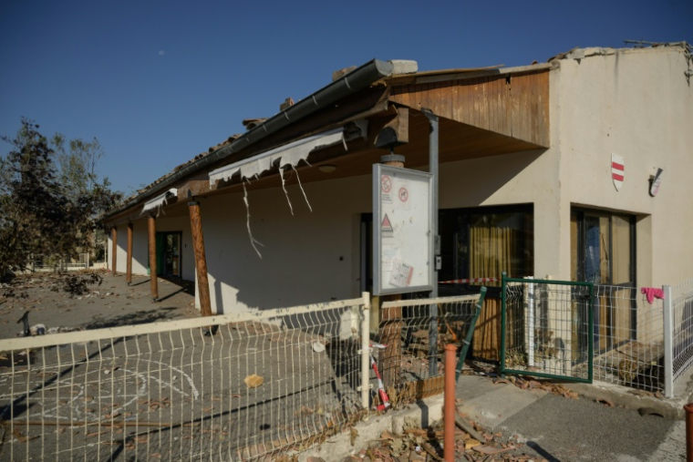 L'école de Pomas, dans l'Aude, détruite par une tornade, le 1er septembre 2026 ( AFP / Ed JONES )
