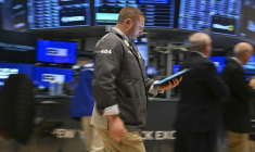 Un opérateur à la Bourse de New York, le 21 avril 2025. ( AFP / ANGELA WEISS )