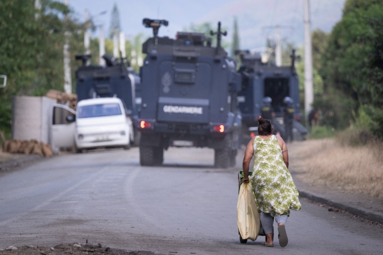 Des véhicules de gendarmerie à Mont-Dore, le 23 septembre 2024. (illustration) ( AFP / SEBASTIEN BOZON )