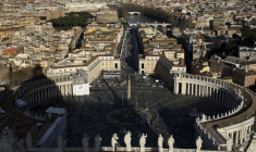 Vue générale de la place Saint-Pierre et de la ville de Rome depuis la basilique Saint-Pierre au Vatican