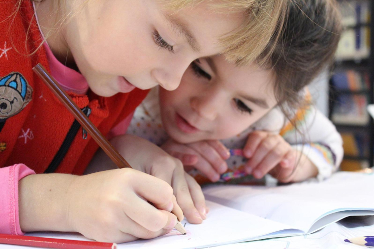 Bruno Le Maire veut aligner le coût d'une assistante maternelle sur le coût d'une place en crèche. Illustration. (klimkin / Pixabay)