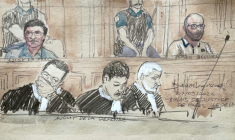 Croquis d'audience, réalisé le 7 septembre 2026, montrant les prévenus Loik Le Priol (à gauche) et Romain Bouvier assis derrière leurs avocats, lors de l'ouverture de leur procès à Paris pour le meurtre, en 2022, du rugbyman argentin Federico Martin Aramburu ( AFP / Benoit PEYRUCQ )